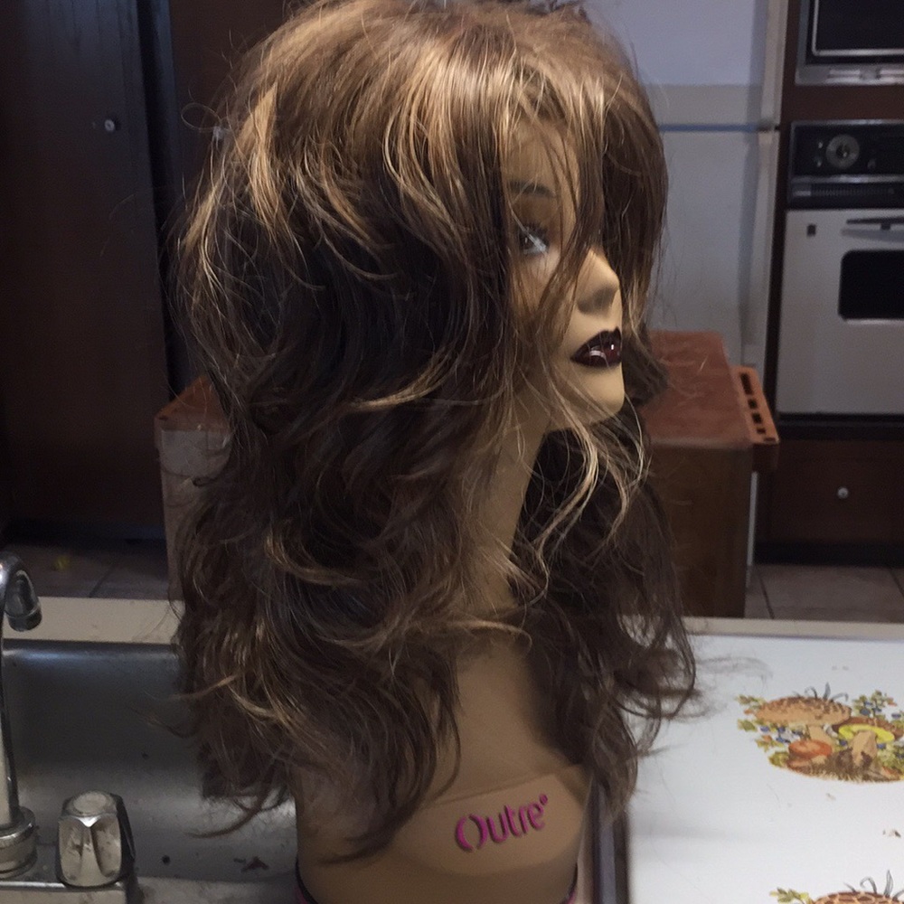 Henry Margo light Choc brown wavy synthetic wig